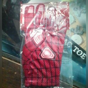 Marvel Red Web Pattern Gloves